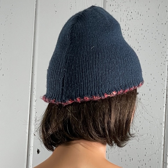 *Burton Women’s Reversible Knitted  Beanie Hat - Picture 6 of 10